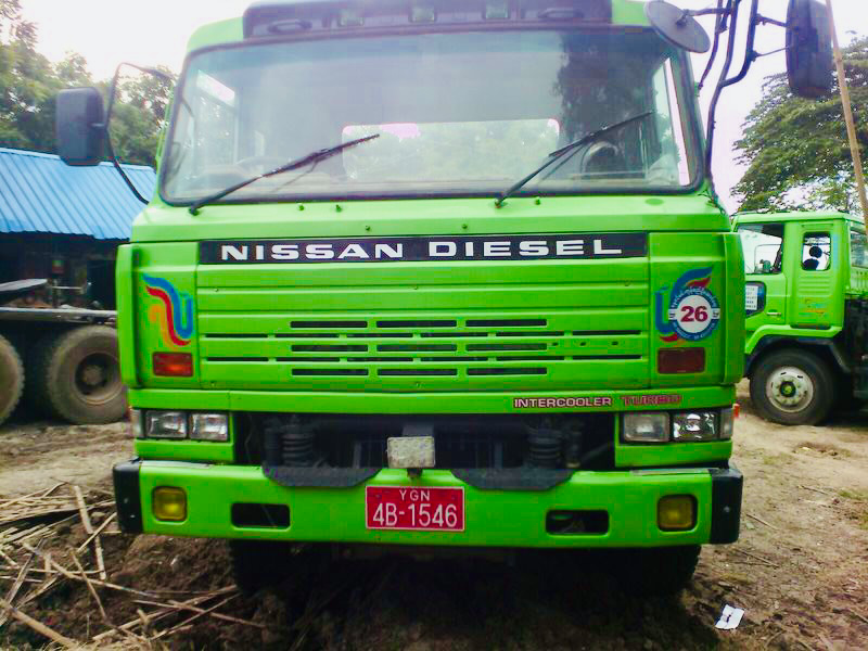 NISSAN DIESEL 1990 RE10 CW67GT Diesel Tractor Head (6x4) (RHD) (014465)